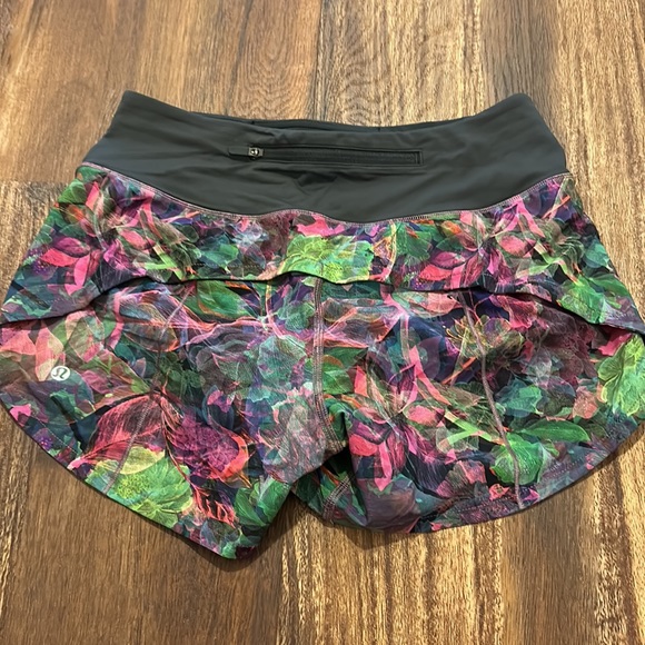 Lululemon speed up size 4 - Picture 3 of 5
